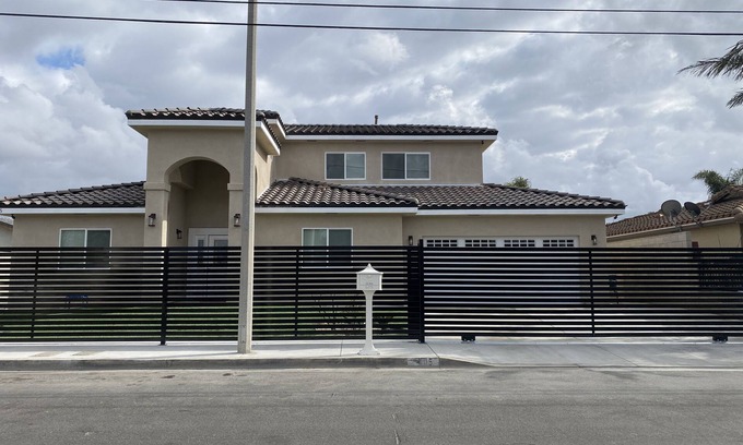 Santa Ana House | Brand new built 2022, 15 mins to Disneyland