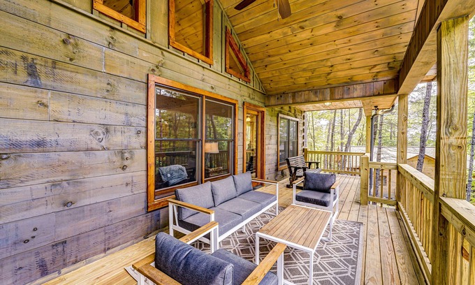 Cherry Log Cabin | Brand-new cabin with mountain views, ping-pong, Wifi, AC, & firepit