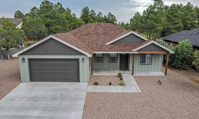 Show Low House | Brand New! Centrally located modern new build perfect for families
