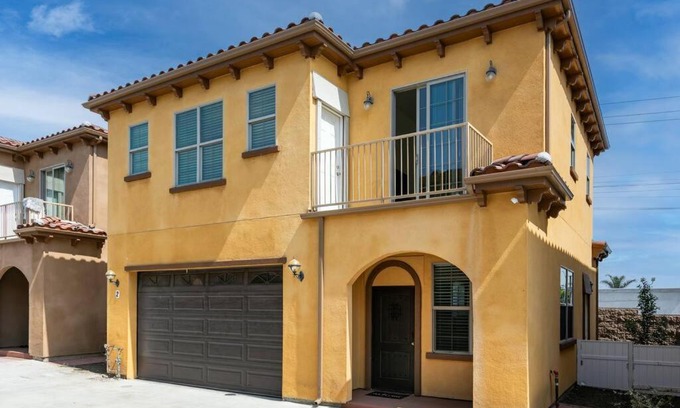 Lomita House | BRAND NEW - Cozy, Central, Private, All Amenities