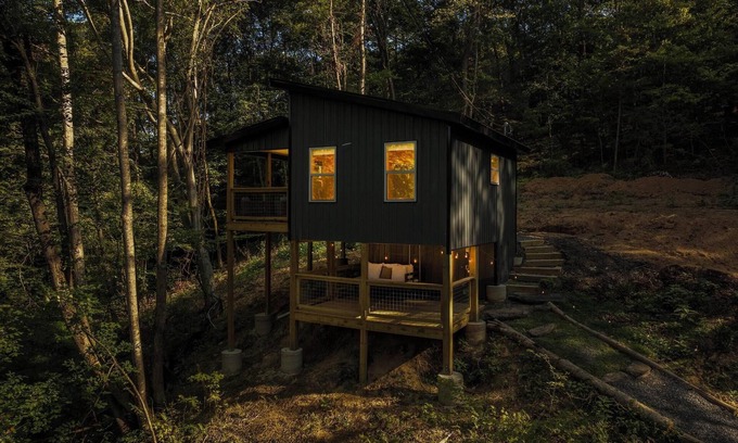 Damascus Apartment | BRAND NEW! COZY TREEHOUSE IN DAMASCUS! PETS STAY FREE!