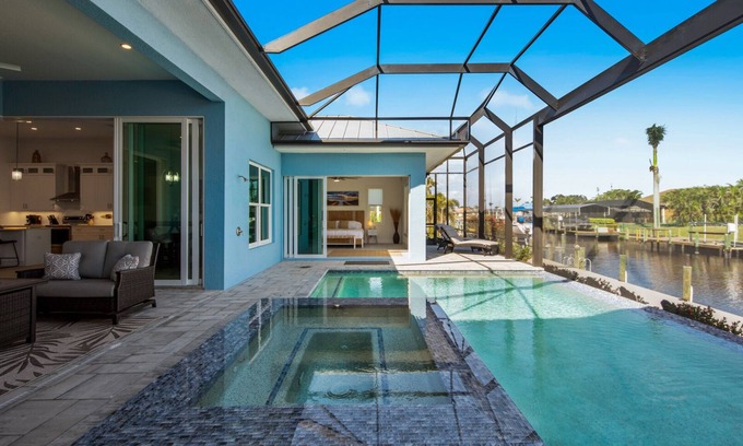 Fort Myers House | BRAND NEW! Direct Sailboat Access, Breathtaking Heated Saltwater Pool - Villa Blue Lagoon - Roelens