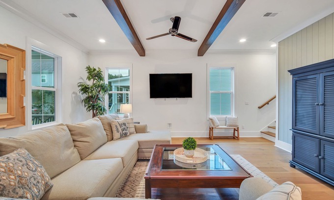 Old Town Bluffton House | Brand New Home in Old Town Bluffton. Walk to Promenade and May River