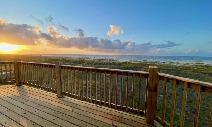 Matagorda House | Brand new home on the beach in Matagorda