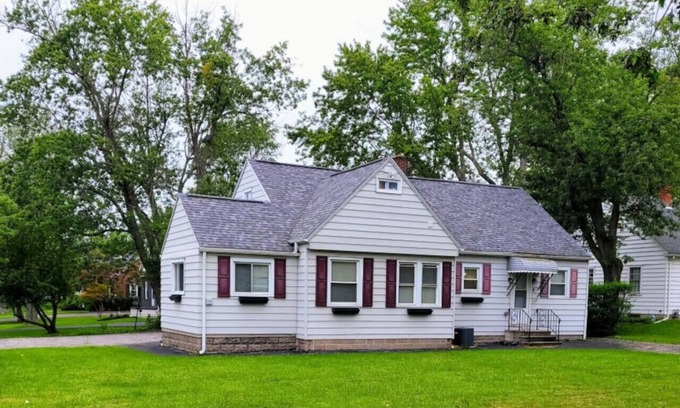 West Seneca Apartment | Brand new house with private bath in each room