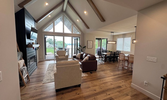 Williamstown House | Brand New Lakefront Retreat on Williamstown Lake 7 Miles from The Ark