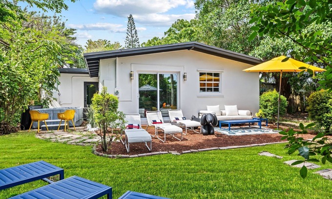 River Run Villa | Brand New Lux Private Retreat with Hot Tub - by HardRock,LasOlas,beach, airport