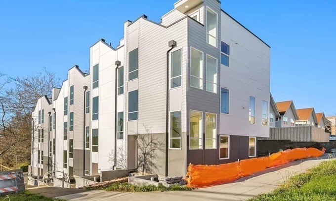 Atlantic House | Brand New Luxurious TownHouse, Rooftop,Suites,BBQ