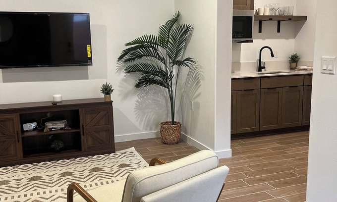 Pumpkin Center Apartment | Brand New, Luxury 1BD/1BA Unit in a Quiet Newly Constructed Area of Bakersfield