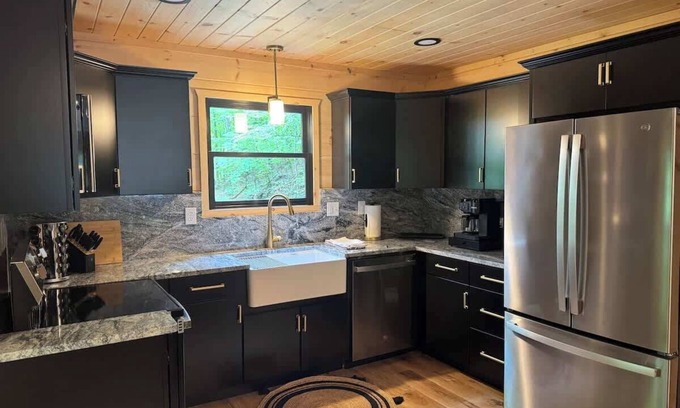 Rogers Cabin | Brand New Luxury Cabin in Red River Gorge!