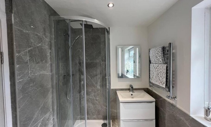 Selhurst Apartment | Brand New Modern 2- Bed Apartment with Garden