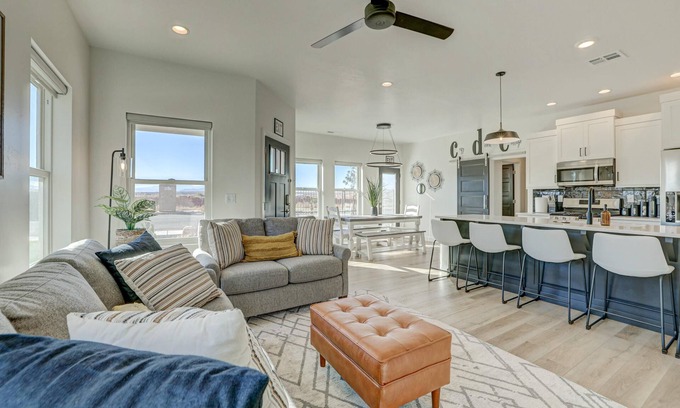 St. George House | Brand New | Modern | Clean | Lazy River and Minigolf! Sleeps up to 6