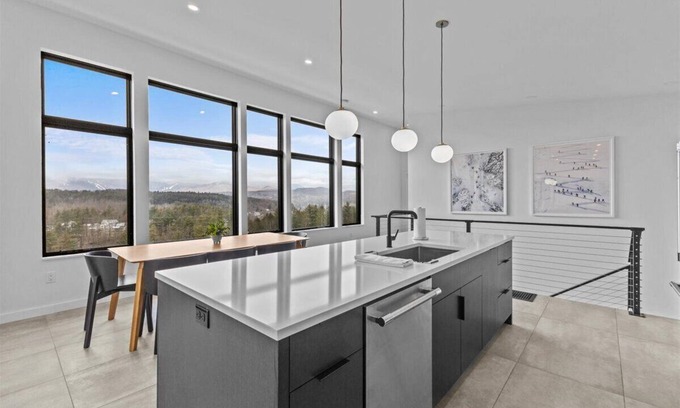 Stowe House | BRAND NEW! Modern Design w/Mountain Views&Fire Pit