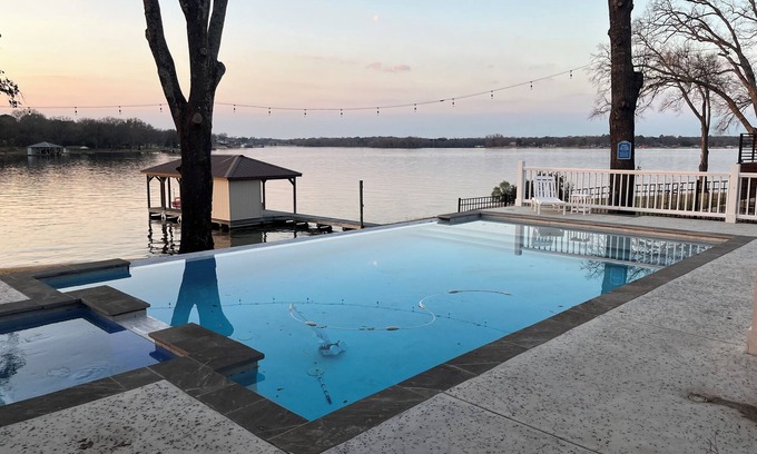 Athens House | BRAND NEW + pool & hot tub, lake front with dock