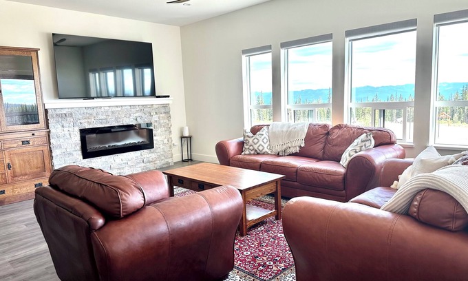 Big White Ski Resort Condo | Brand new ski in/ski out condo with mountain view and hot tub