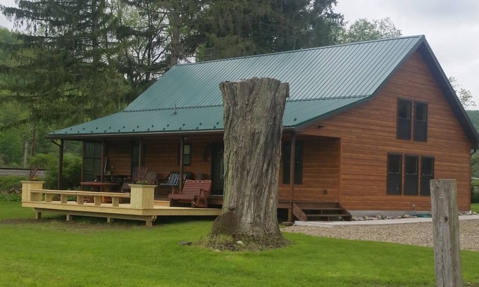 Great Valley House | "BRAND NEW" SNOW VALLEY CHALET 1 MILE FROM HOLIDAY VALLEY