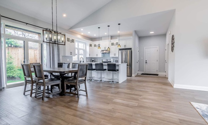 Niagara Falls House | Brand New Spacious Townhome - Near top Wineries and Attractions ; pet Friendly