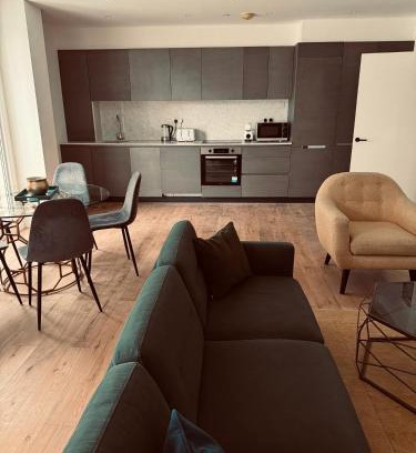 Clapton Apartment | Brand New Spacious 3 Bed city Apartment with Terrace in Shoreditch
