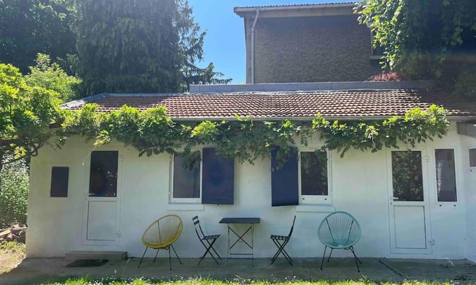Saint-Cloud Apartment | Brand new Tiny House w garden