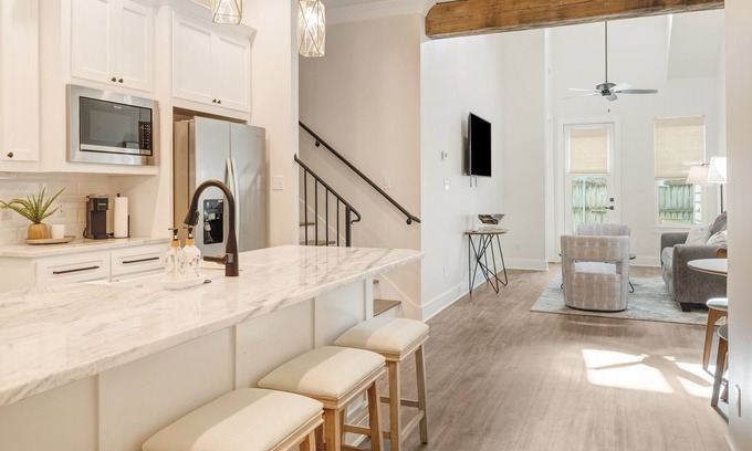 Lafayette House | Brand new upscale 3bed/2.5 bath townhome located in the heart of Lafayette, LA!