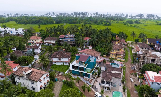 Fatona House | BRAND NEW VILLA LARGE POOL 5 STAR AMENITIES WALKING DISTANCE TO BEAUTIFUL BEACH