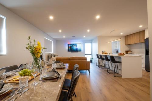 Prebbleton House | Brand New with Games Room Walking distance to shops
