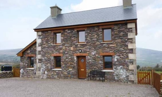 Brandon Cottage | BRANDON HOLIDAY HOME, family friendly in Cloghane, County Kerry