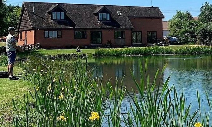 Worcester Bed & Breakfast | Bransford Farm Fishery & B & B