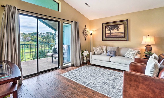 Branson Condo | Branson Condo on Golf Course: Community Pool!