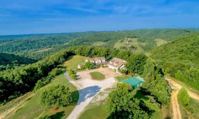 Ponce De Leon Bed & Breakfast | Branson White River Suite: A Private Forest Retreat