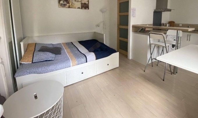 Gare-Jouvenet Apartment | Bras de Fer-Studio-Ensuite Shower-Terrace
