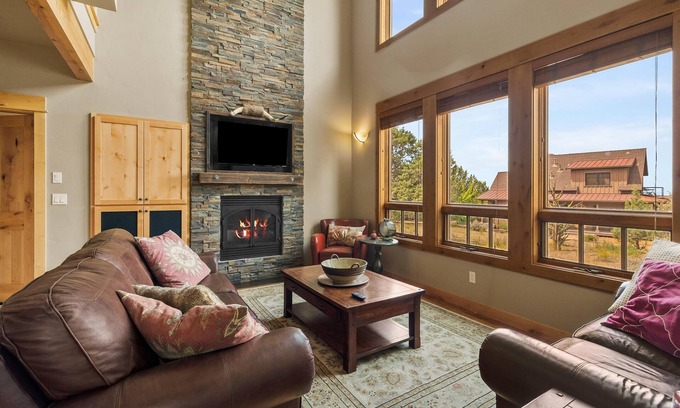 Powell Butte Cabin | Brasada Ranch Cabin, Queen Suite, Bunk Room, Private Decks, Patio, Resort Amenit