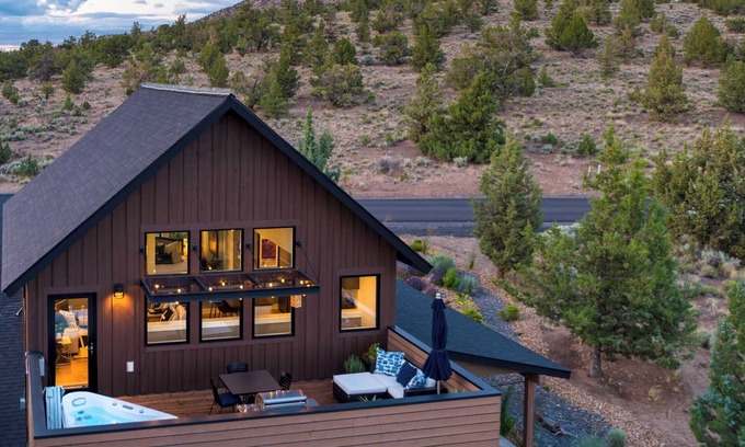Powell Butte Cottage | Brasada Ranch Retreat w/Hot Tub + Views Resort Access w/Pools, Horseback Riding, Sports, and More Hat Rock Loop by Avantstay