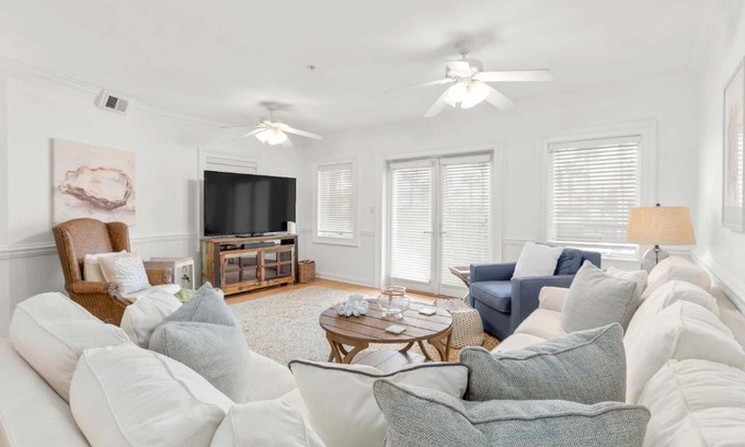 Tybee Island Apartment | Brass Rail 106