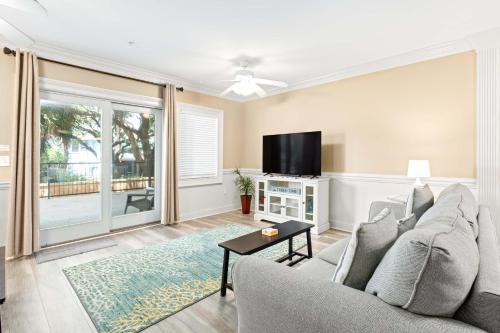 Tybee Island Apartment | Brass Rail 119