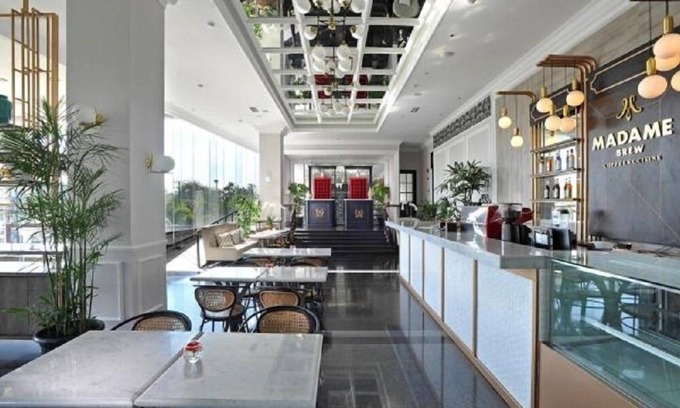 Suko Manunggal Hotel | Brava Suites by ZIA Surabaya