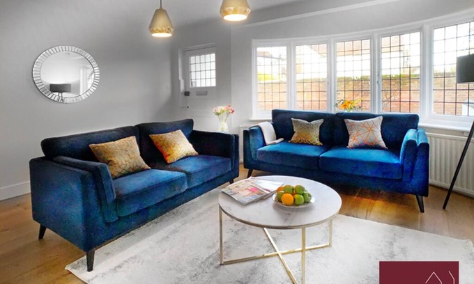 Bray on Thames Apartment | Bray - Characterful 3 Bedroom House - By The River