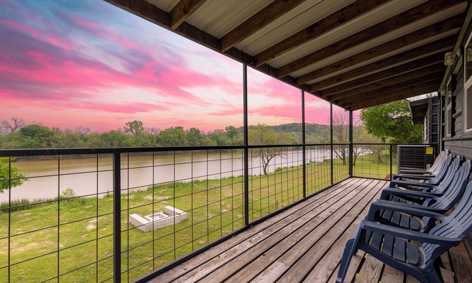 Dennis House | Brazos River Treehouse: nWaterfront/Outdoor Activities/Firepit/Hammock/Pets