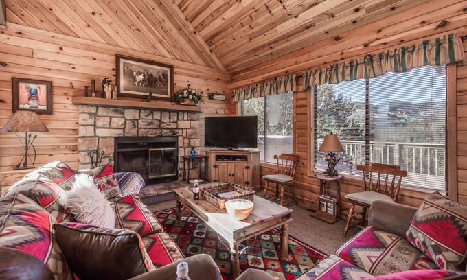 Ruidoso Cabin | Breakaway Cabin | Hot Tub, Wood-Burning Fireplace