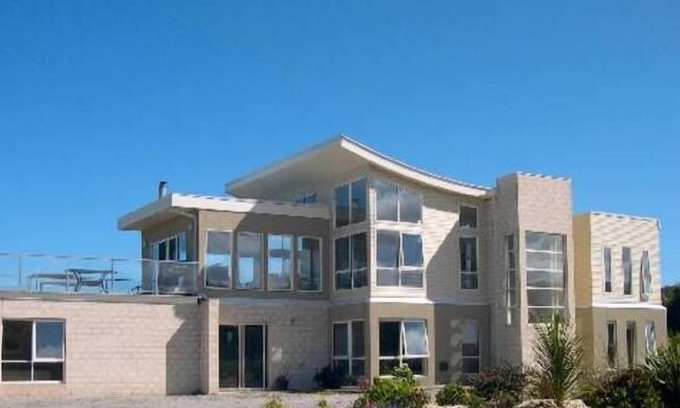 Marengo Apartment | Breakers Apollo Bay- The Studio