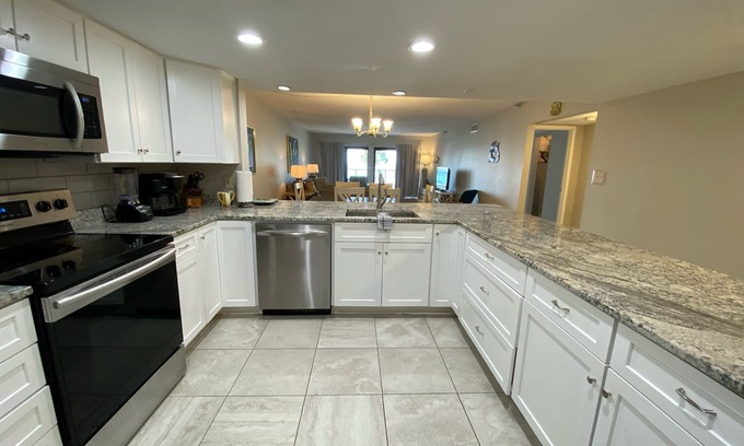 Destin Condo | Breakers East 103-Gulf Front 2BR/2BA-COVERED PARKING Beach setup included