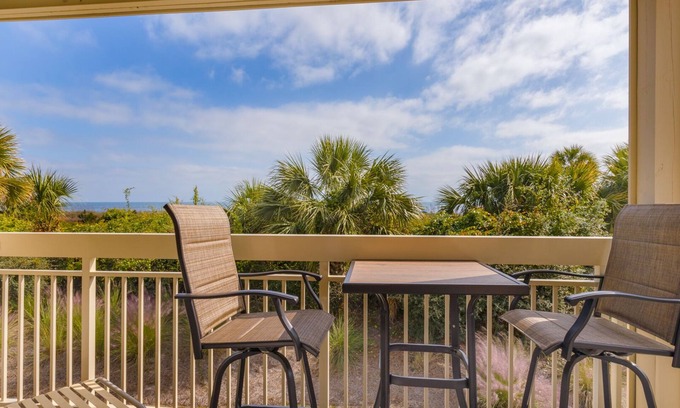 North Forest Beach Condo | Breakers Family Condo w/Ocean & Pool Views, Walk to Beach, Shops