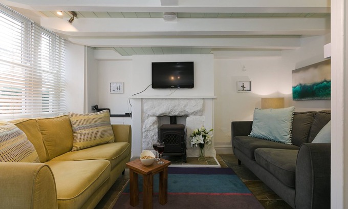 St Ives House | Breaking Waves, Downalong, St Ives - Sleeps Six – Dog Friendly