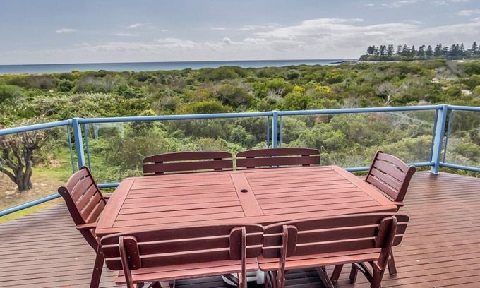Bermagui House | Breakwater 4 - 4/1 Narira Street. Beachfront