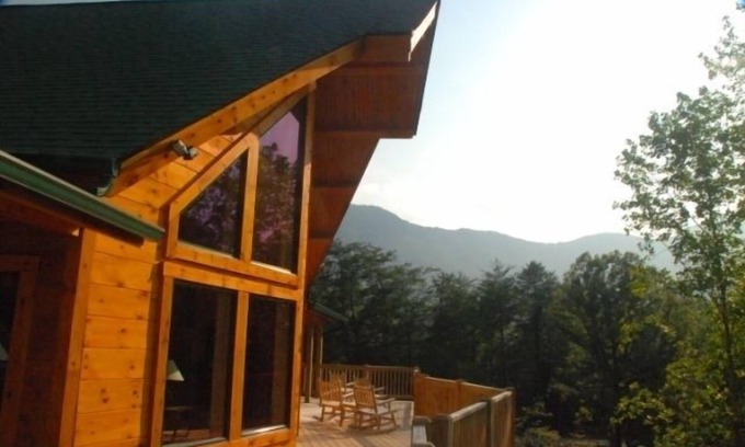 Lake Lure Cabin | Breath Taking Log Mountain Lodge inside Rumbling Bald Resortnnnnnnnnn