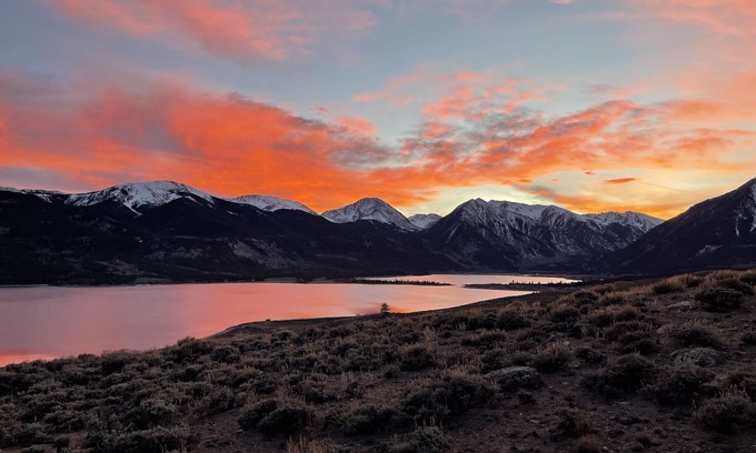 Twin Lakes House | Breath Taking Views