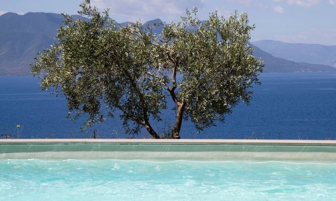Kontos Villa | Breathingtaking view on the Peloponnese.