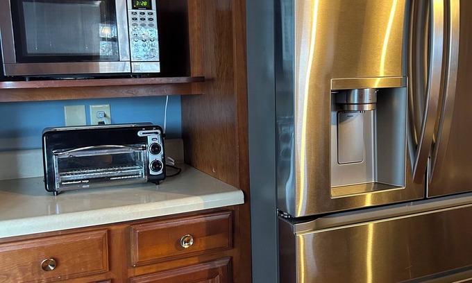 Galax House | Breathtaking 5/4 home + Pet friendly + pool + hot tub
