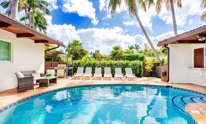 Hollywood Lakes Villa | Breathtaking 5BR/3BA Villa near Hollywood Beach