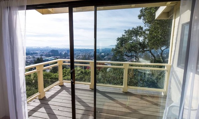 Berkeley House | Breathtaking bay views - next to UC Berkeley!